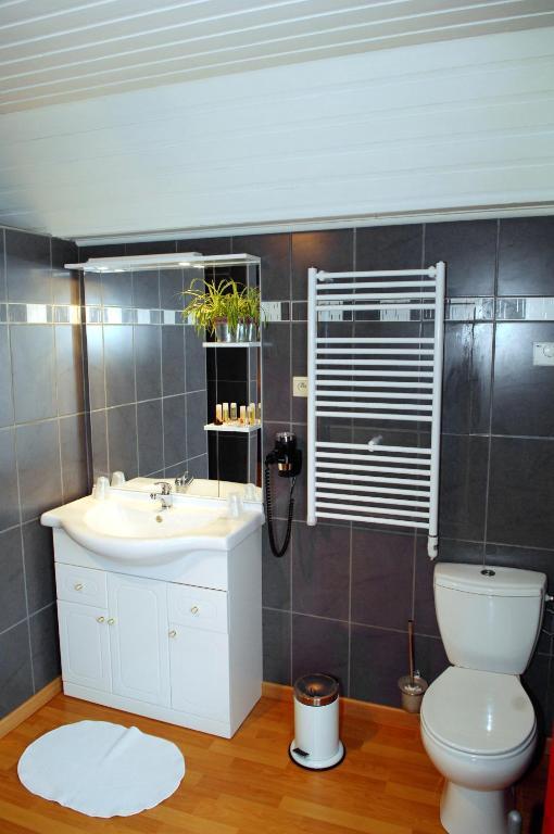 Bed En Breakfast Le Freyr دينانت الغرفة الصورة